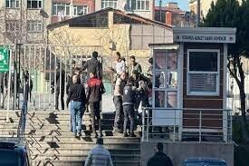 حمله مسلحانه به دادگاهی در استانبول ؛ یکی از مهاجمان زن بود ؛  ۵ نفر زخمی شدند  + فیلم