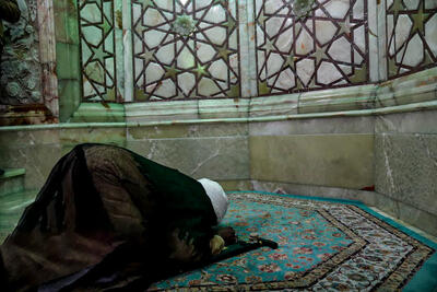 دعا و مناجات شیخ زکزاکی در مسجد جمکران | تصاویر