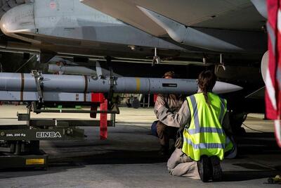 آماده‌سازی جنگنده‌های انگلیس برای حمله به یمن | تصاویر