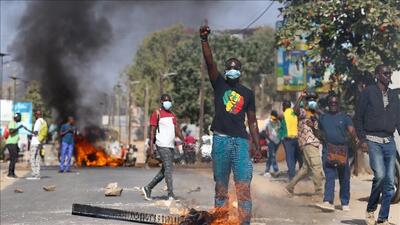 پارلمان سنگال، انتخابات ریاست جمهوری را به تعویق انداخت