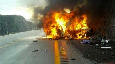 فیلم آتش گرفتن پژو در جاده مهاباد / 2 نفر زنده زنده سوختند