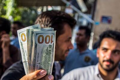 فقط در ایران ارزش پول ملی یک‌شبه ۲۰ درصد افت می‌کند