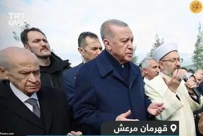(ویدئو) قرآن خوانی اردوغان بر مزار جان باختگان زلزله