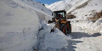 دفن شدن خودروها در برف بانه کردستان