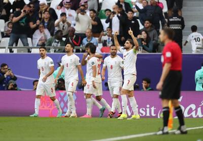 ببینید | ورود بازیکنان تیم ملی به زمین برای گرم کردن در میان تشویق هواداران ایرانی