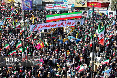 راهپیمایی  یوم‌الله ۲۲ بهمن مشت محکمی بر دهان بدخواهان ملت است