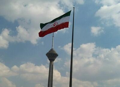 اهتزاز ابرپرچم ایران  در 10 نقطه به مناسبت دهه مبارک فجر