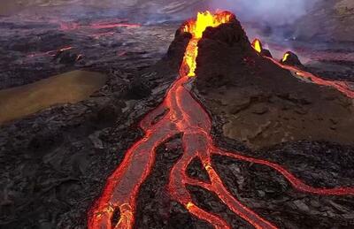 فوران‌ آتشفشان در ایسلند (فیلم)