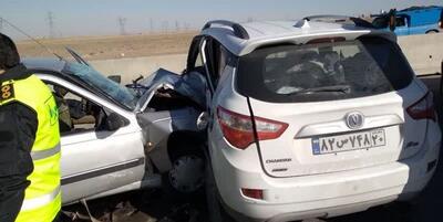 مصدومیت 11 نفر در تصادف سه خودرو در محور کاشان - قم