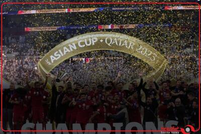 لحظه بالابردن جام قهرمانی توسط کاپیتان قطر