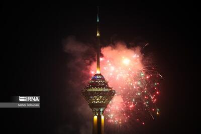 (تصاویر) نورافشانی برج میلاد و برج آزادی