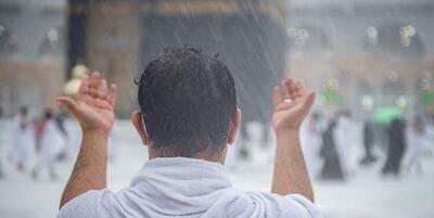 خبرگزاری فارس - دعاخوانی زائران خانه خدا در هوای بارانی مسجدالحرام +فیلم