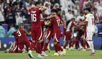 خبرگزاری فارس - لحظه بالا بردن جام قهرمانی توسط کاپیتان قطر به سبک مسی