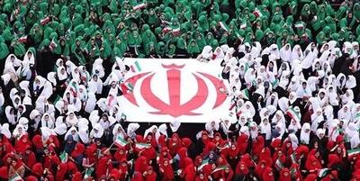 خبرگزاری فارس - اجرای سرود 500 نفری دانش‌آموزان آملی در راهپیمایی 22 بهمن انقلاب
