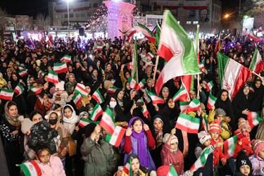 خبرگزاری فارس - نورباران آسمان آباده در شب پیروزی انقلاب اسلامی