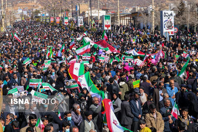 جامعه عشایری استان تهران در راهپیمایی ۲۲ بهمن حضور حماسی دارند