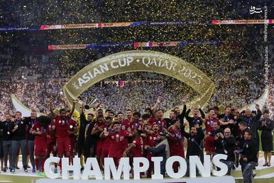 فیلم/ لحظه اهدای جام به قطر و بالا بردن کاپ قهرمانی