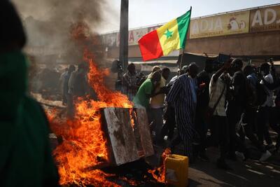 تعویق انتخابات ریاست جمهوری سنگال معترضان را به خیابان کشاند