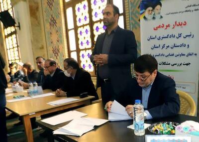 رسیدگی به مشکلات ۲۰۰ نفر در میز خدمت مسئولین قضایی آذربایجان شرقی در مصلای حضرت امام (ره) تبریز