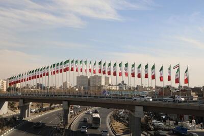 ۲۰ هزار متر طول پرچم ایران اسلامی در منطقه ۱۹ به اهتزاز درآمد