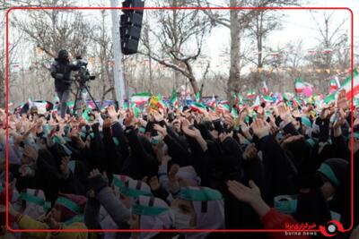 سرود خوانی زیبای نوجوانان تهرانی در راهپیمایی ۲۲ بهمن