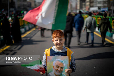 حضور کودکان و نوجوانان در راهپیمایی ۲۲ بهمن