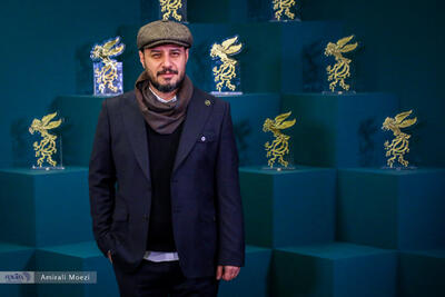 ببینید | صحبت‌های غم‌انگیز جواد عزتی پس از برد سیمرغ بهترین کارگردان