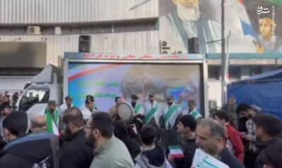 فیلم/ اجرای سرود محلی پیروزی انقلاب اسلامی توسط یگان‌های ویژه