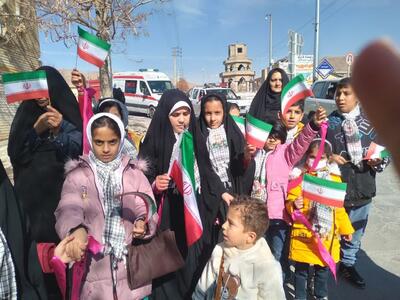 حضور تمام قد مردم میمه در راهپیمایی ۲۲ بهمن