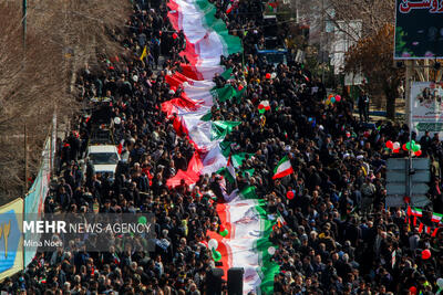 حضور با شکوه مردم قزوین در راهپیمایی ۲۲ بهمن