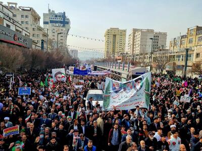 حضور گسترده مردم در راهپیمایی ۲۲ بهمن مشهد مقدس