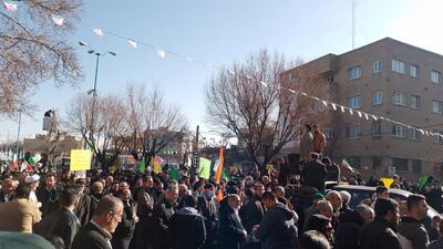 آغاز پرشور راهپیمایی ۲۲ بهمن در همدان