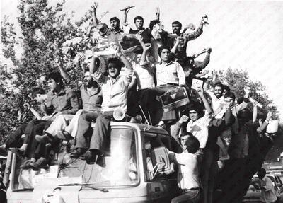 آنچه در ۲۲ بهمن ۵۷ اتفاق افتاد؛ از اعلام بی‌طرفی ارتش تا شنیده شدن صدای انقلاب ملت ایران از رادیو