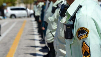 تصویری زیبا از یک مامور پلیس در اهواز + فیلم
