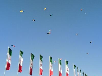 نمایش هوایی بر فراز میدان آزادی تهران به مناسبت پیروزی انقلاب | رویداد24