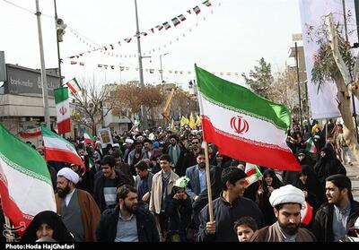 مرکزی| راهپیمایی 22 بهمن در زادگاه بنیانگذار کبیر انقلاب اسلامی- فیلم دفاتر استانی تسنیم | Tasnim