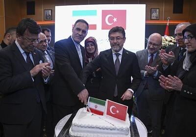 مراسم سالگرد پیروزی انقلاب اسلامی در ترکیه/وزیر کشاورزی ترکیه: ایران جایگاه مهمی در منطقه دارد - تسنیم