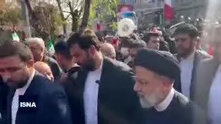 ببینید | ویدئویی جدید از مدیریت لحظه‌ای رئیسی در راهپیمایی 22 بهمن، توسط خیلِ بادیگاردها