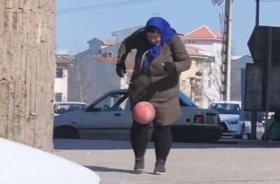 (ویدئو) مهارت یک زن رشتی در روپایی زدن