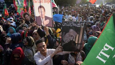 اعتراضات پس از انتخابات پاکستان؛ حامیان عمران خان جاده‌ها را مسدود کردند