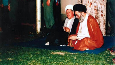 عکس جلسه تاریخی سران سه قوه زیر درخت حیاط منزل هاشمی رفسنجانی