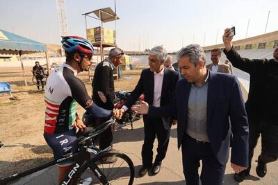 حضور وزیر ورزش در فدراسیون دوچرخه‌سواری و گفت‌وگو با ملی‌پوشان