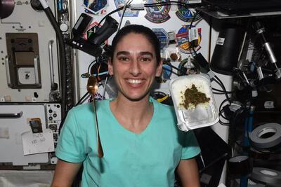 «یاسمین مقبلی» برای اولین‌بار در فضا قرمه‌سبزی خورد!