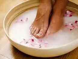 معجزه شیر و جوش‌ شیرین برای خشکی پوست پا