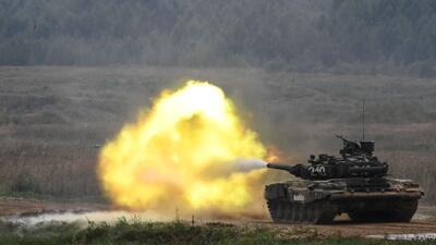 ببینید |  شلیک موشک رفلکس سویر توسط تانک T-90M از دید پنل فرمانده تانک