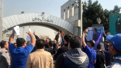 تجمع هواداران استقلال جلوی وزارت ورزش