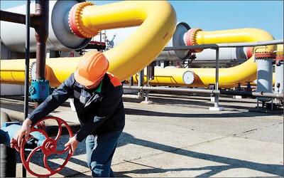استانداری: گازرسانی به صنایع بزرگ اصفهان محدود شد/ همه تمهیدات انجام شده که گاز مشترکان خانگی قطع نشود / قطع گاز ۳۵ روستا در سمیرم