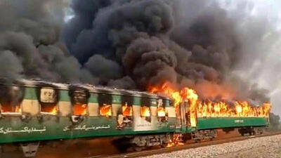 ببینید / اولین تصاویر از واژگونی و آتش‌سوزی یک قطار در جورجیا