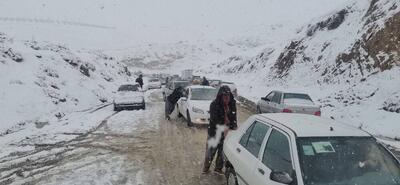 امدادرسانی به ۱۰۰ نفر از متاثرین برف و کولاک در اشنویه