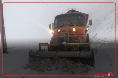 بارش سنگین برف و عملیات برفروبی ونمک پاشی  در محور نورآباد_نهاوند